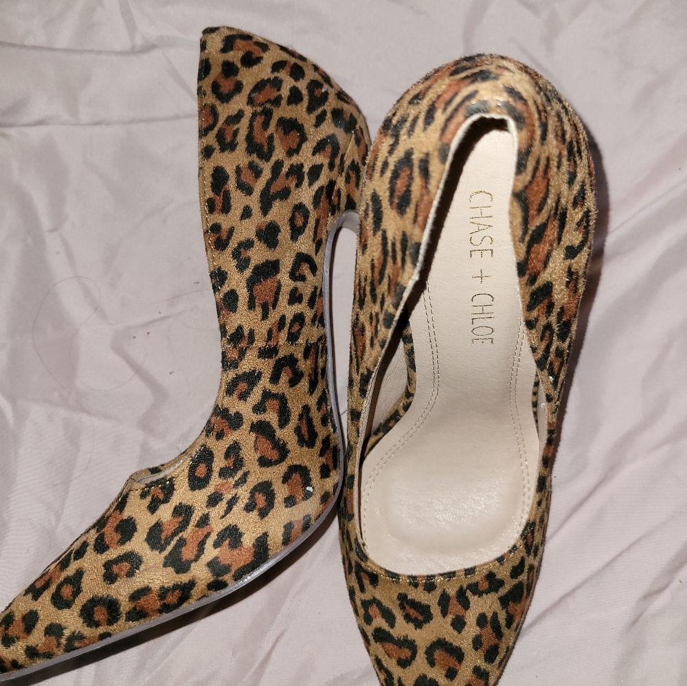 6.5 chase and Chloe cheetah pumps
